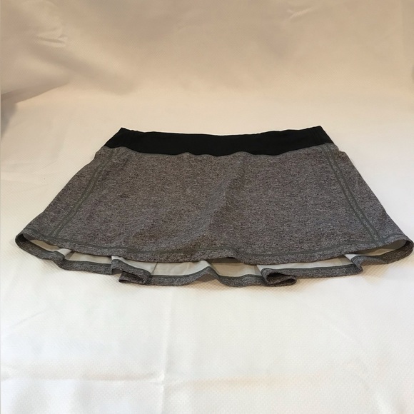 Lululemon Pace Rival Mid Rise Skirt Color Black/ Gray ( Size 8) Lined - Picture 4 of 7